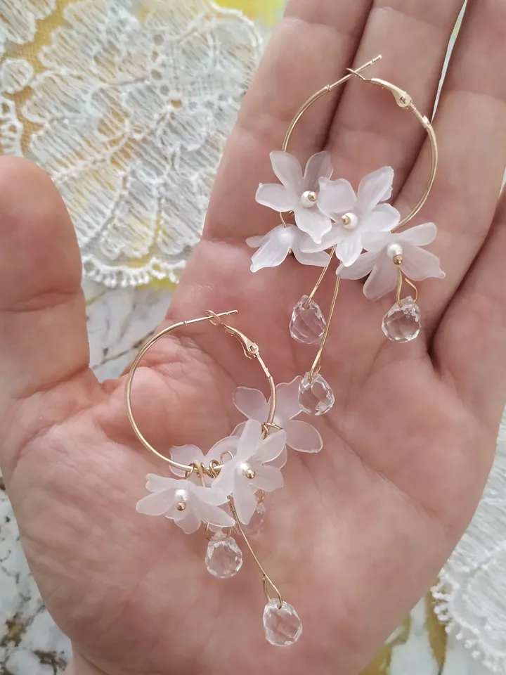 Hoop Boho Wedding Earrings, Boho Bridal Earrings, Long Gold Teardrop Earrings, White Flower Wedding Earrings, White Floral Bridal Earrings