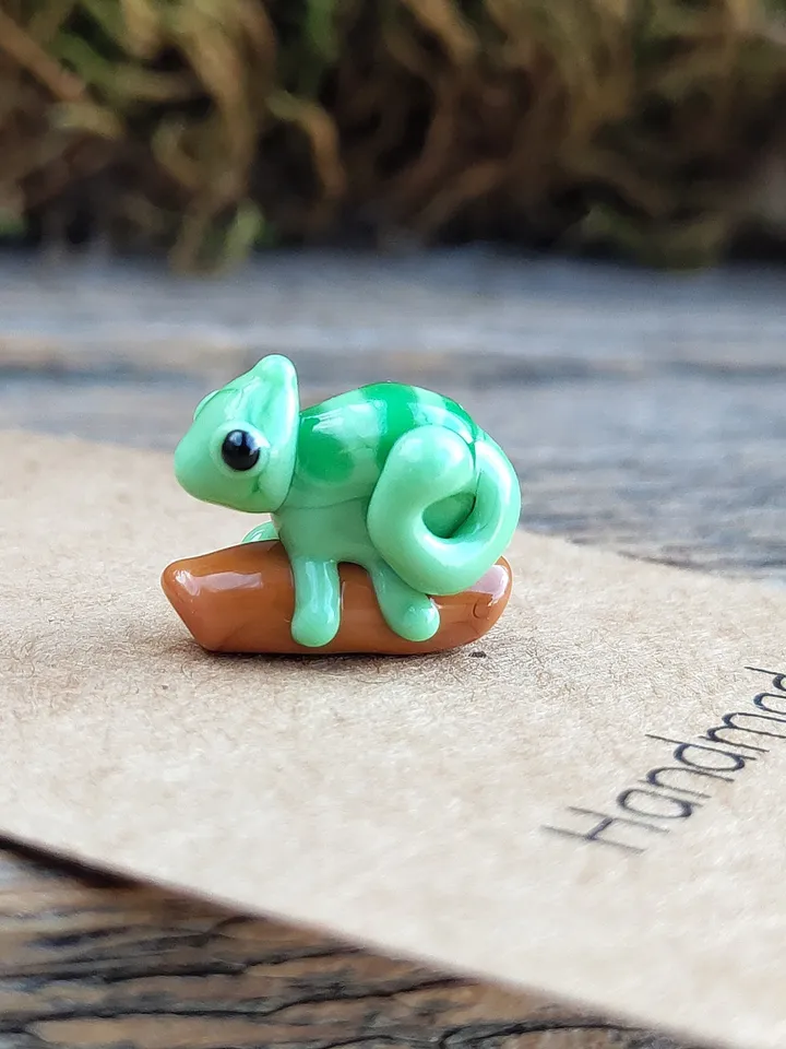 CHAMELEON FIGURINE glass figurines MIniature Chameleon ornament Glass Chameleon scuplture Chameleon gift Reptile figurine Terrarium Aquarium