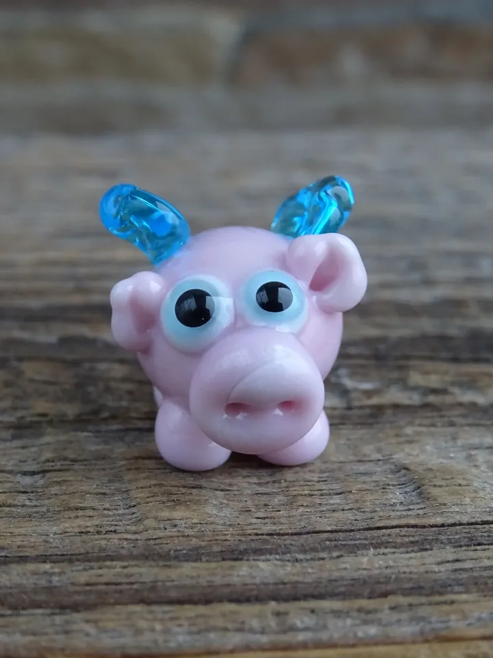 Pig figurine Flying Pig figurine Pig decor Pig statue Pig ornament Mini pig Glass pig Pig gifts Piglet Pig lover gifts Miniature animals