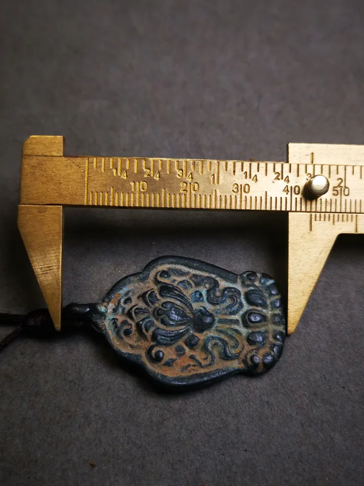 Gandhanra Antique Lotus Amulet Badge,Tibetan Buddhist Protective Amulet Pendant,Made of Thokcha