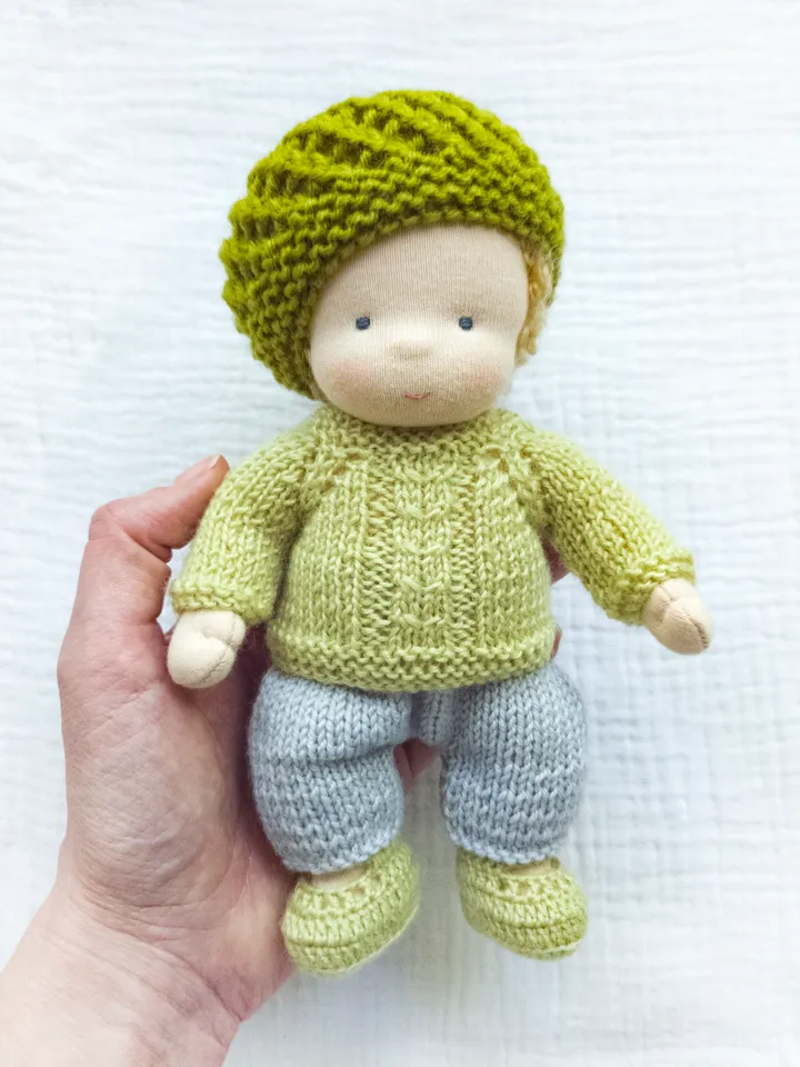 DIY Knitted clothes for a 7 inch (18 cm) Waldorf doll. Bundle of 16 PDF patterns and tutorials.