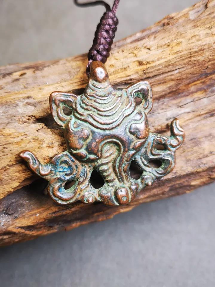 Gandhanra Acient Shankha(Divine Conch) Badge,Tibetan Buddhist Protective Amulet Pendant,Made of Brass