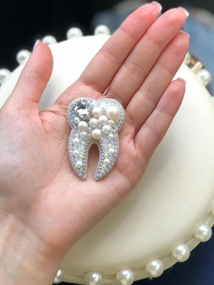 Tooth brooch/handmade tooth/handmade brooch/handmade jewelry/present for doctor/gift for dentist