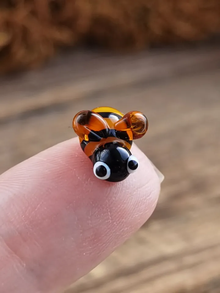 Queen Bee figurine Miniature Bee gifts Honey bee decor Bumble bee gift Terrarium figurines Tiny glass animals Micro bee Small bee Glass bee