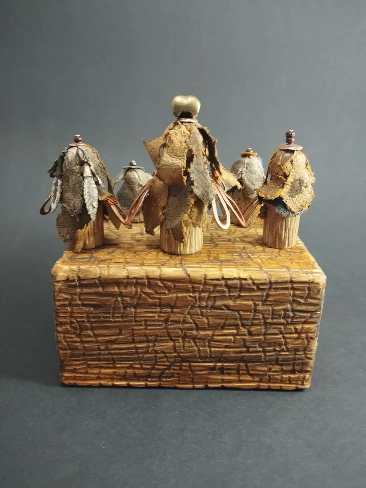 Altar dolls. People are birds. With a handmade box.