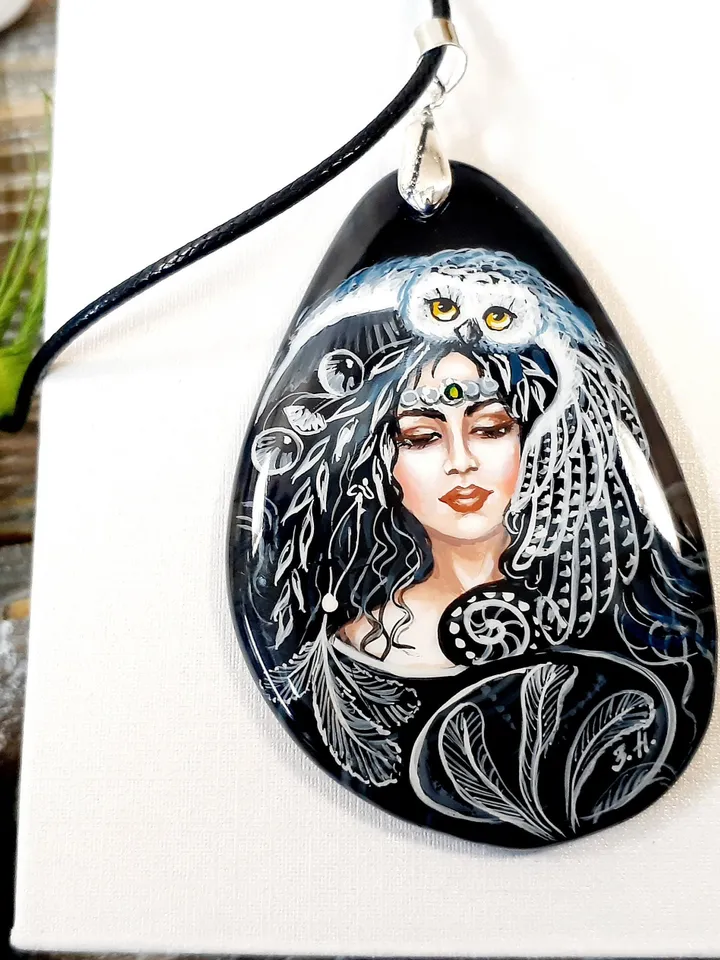 Wonderful Russian Painted agate pendant" Forest Fairy "miniature hand-painted Russian necklace Fine art jewelry Fedoskino Collectible