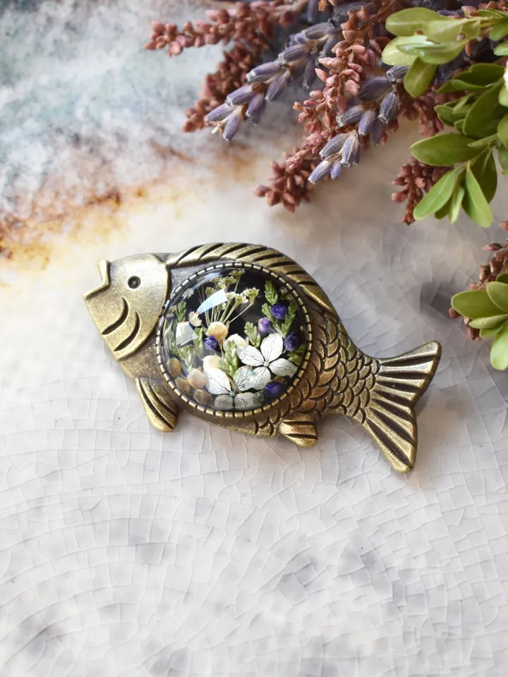 Brooch-fish with wildflowers in resin. Real Flower Brooch. Summer Brooch.