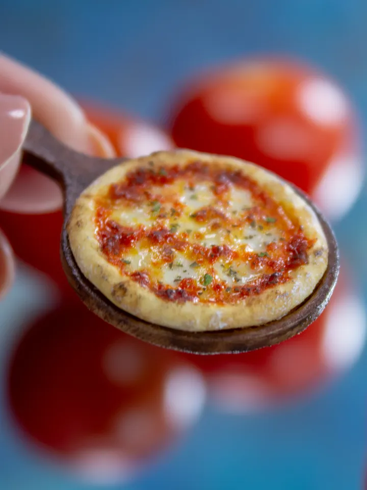 TUTORIAL Miniature polymer clay pizza