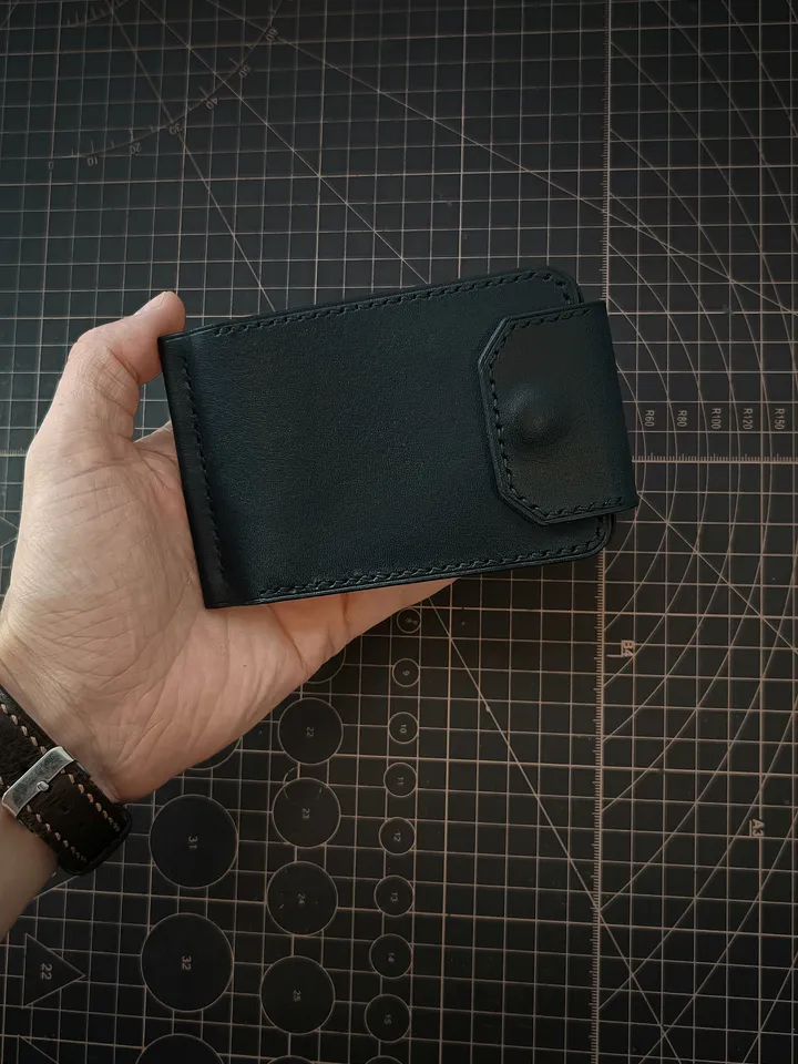 Pattern of a Money clip wallet with coin box and clasp with button - Leather wallet pattern - Download PDF