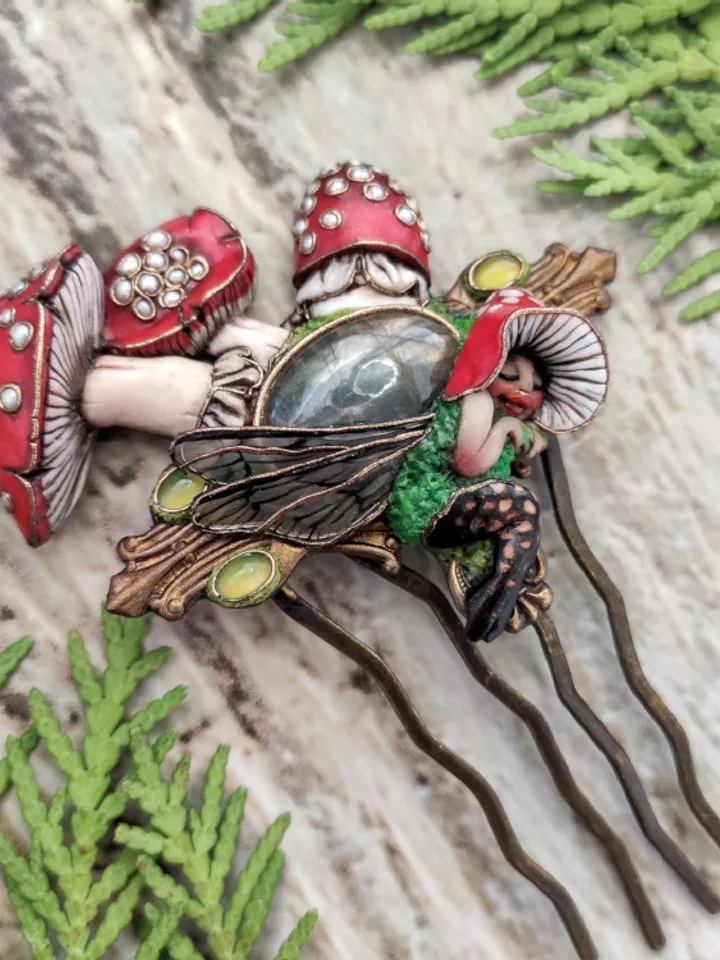 Hairpin Fairy Amanita, Mysterious sleeping fairy