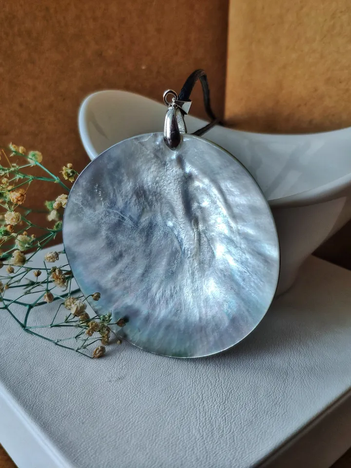 Pearl pendant necklace: The Birth of Venus by Sandro Botticelli painted on aesthetic pendant • Elegant dainty jewelry for cocktail party