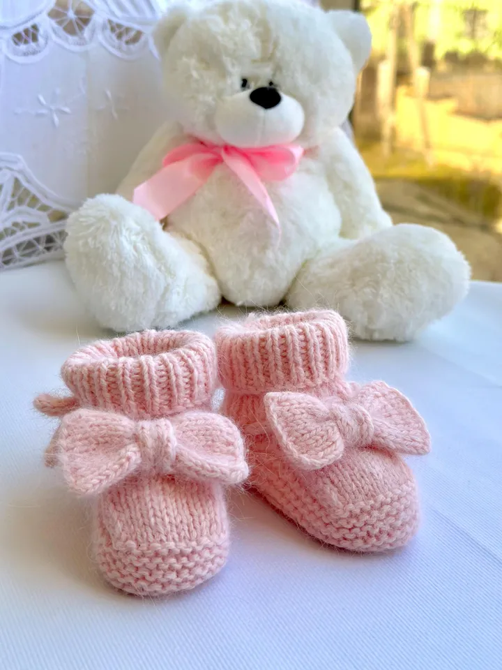 PDF Baby Botties with Bows Knitting Pattern – Comfort for Your Newborn Tiny Feet with video ENG