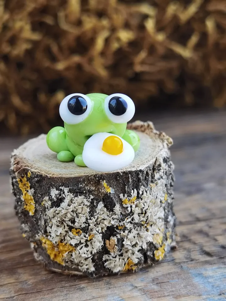 MONEY Frog gifts glass Frog figurine Tiny frog miniature miniature fried eggs mini frog figurine micro frog Frog ornament Dollhouse decor