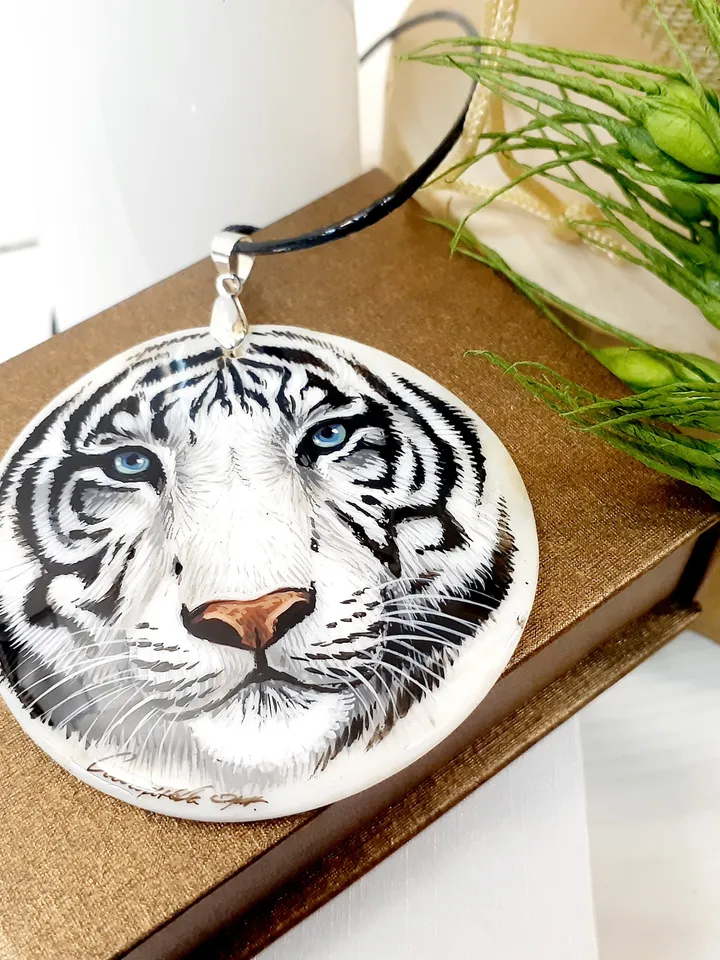 Endangered Elegance: Exquisite Mother-of-Pearl Pendant Depicting Majestic White Tiger - Symbol of Strength, Ethereal Grace, and Beauty