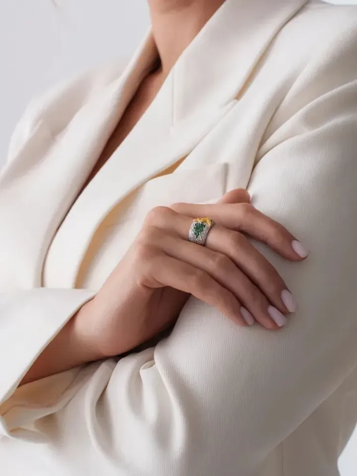 Women's silver ring with gilding and with green stones of nanizumruda 925 sample