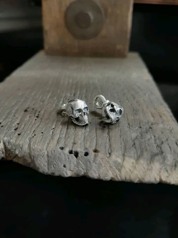 Stud Earrings Skulls.
Silver Skulls