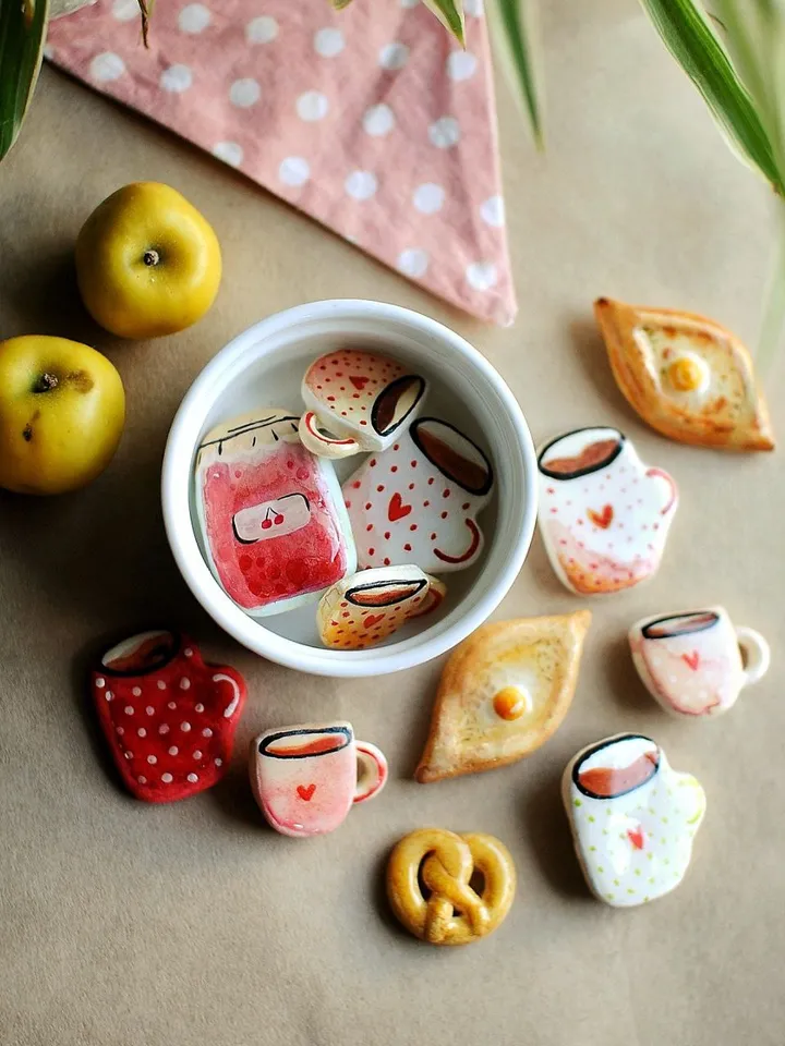 Warm brooch made of polymer clay, mug pin