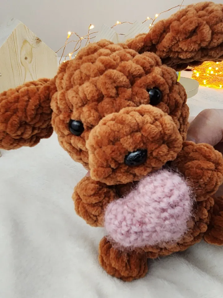 Charming Amigurumi Plush Dog Crochet Pattern in English, German, French and Spanish, heart crpchet pattern