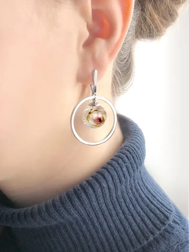 Silver earrings with helichrysums