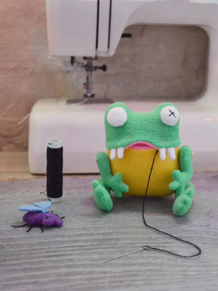 Fleece Frog Plush Pattern β PDF Softie with Insect Friend