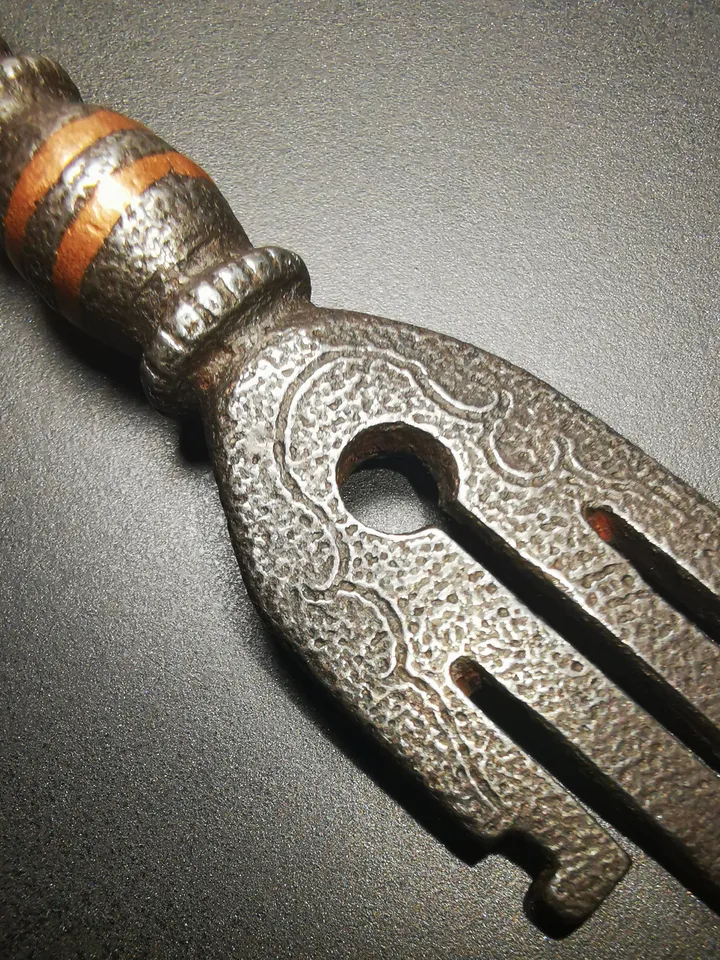Gandhanra Handmade Tibetan Buddhism Amulet, The Key of Heart Pendant, Made of Cold Iron