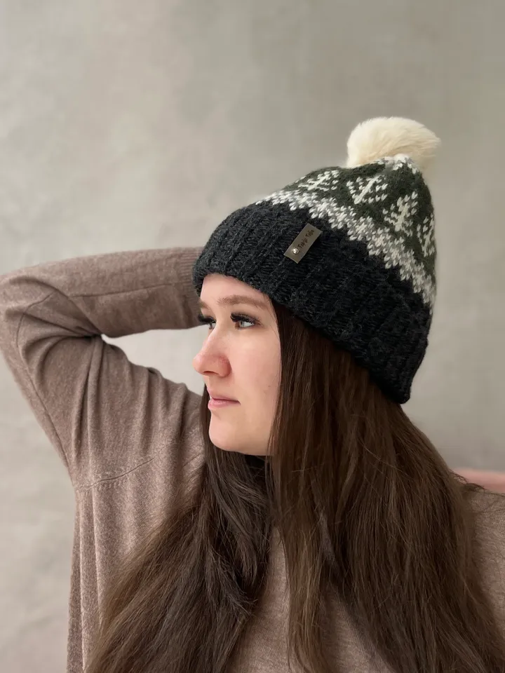Knitted jacquard pompom hat