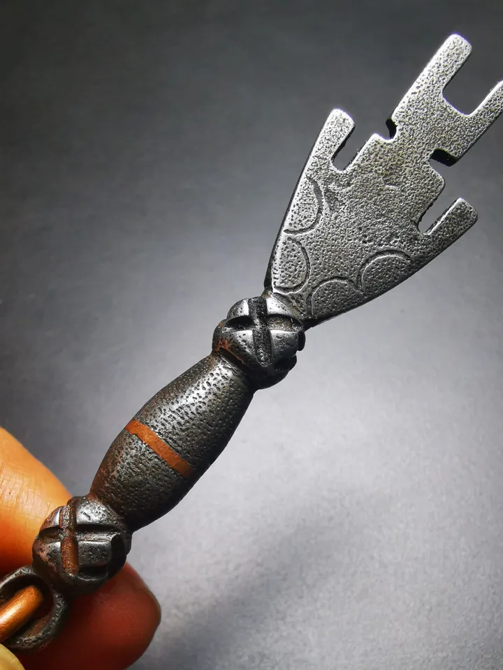 Gandhanra Handmade Tibetan Buddhism Amulet, The Key of Heart Pendant, Made of Cold Iron