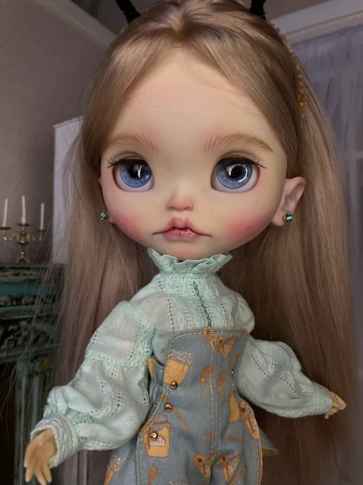 Blythe doll
