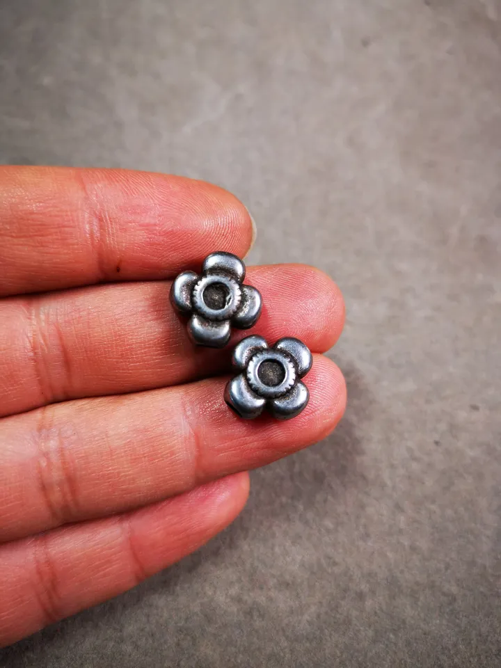 Gandhanra Handmade Tibetan Amulet Pendant,Mini Gesong Flower Bead, Mala Marker Bead Accessories, Made of Cold Iron