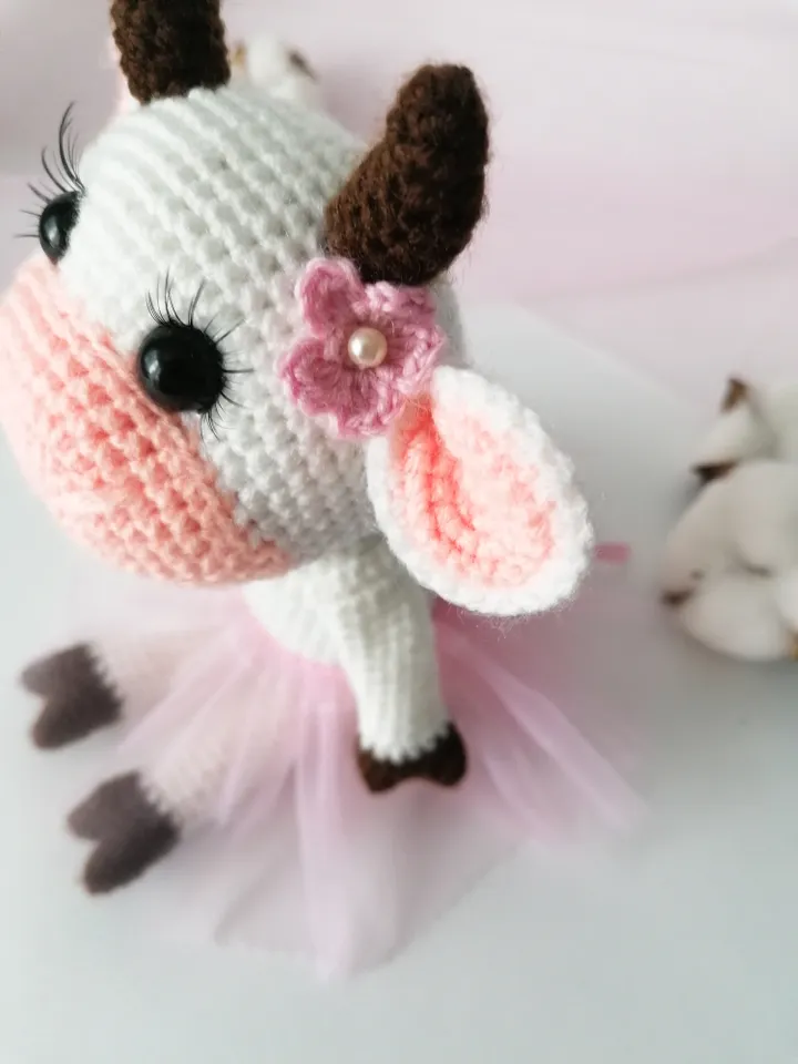 crocheted cow. present. handmade.