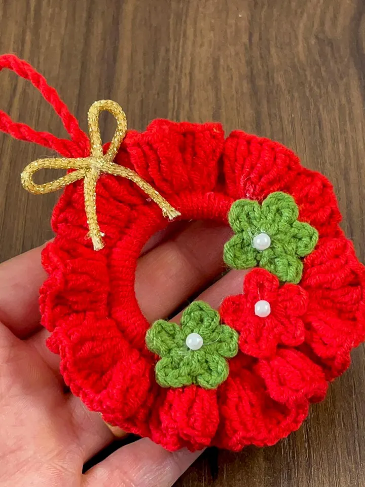 Crochet Ruffled Flower Wreath Pattern, DIY Red Christmas Ornament PDF, Handmade Festive Décor Tutorial, Beginner Holiday Craft Project