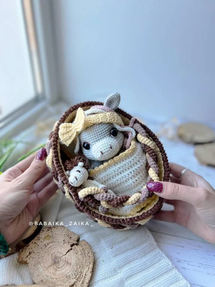 PDF Crochet Pattern Baby Horse in a Basket, Amigurumi horse pattern, Crochet horse, Cute horse, Animal pattern, Small Baby Toy Pattern