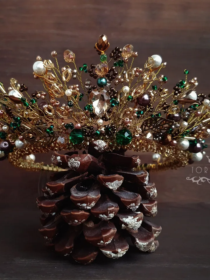 Gold emerald crown, Gold crown, Emerald crown, green crown, Crown, Gold tiara, Emerald tiara, Gold and green tiara, Gold and Emerald tiara, Forest accessories, Forest style jewelry, boho jewelry, rustic jewelry, Elven headpiece
