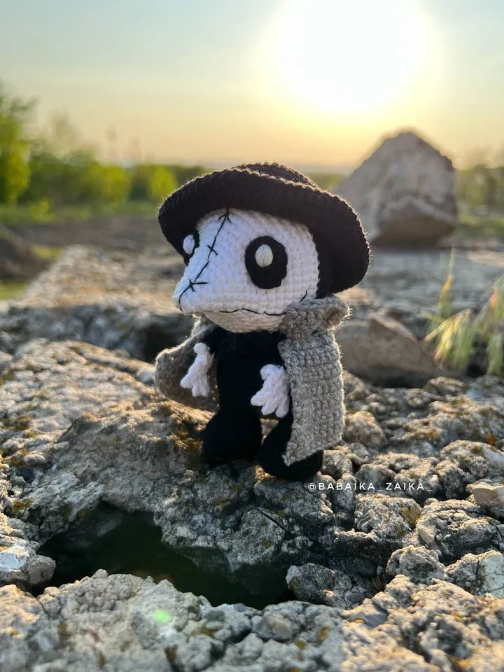 PDF Crochet Plague Doctor Pattern, Amigurumi Halloween Ornament, Crochet Creepy Doll Pattern, Amigurumi Cute Monster, Halloween Pandemic