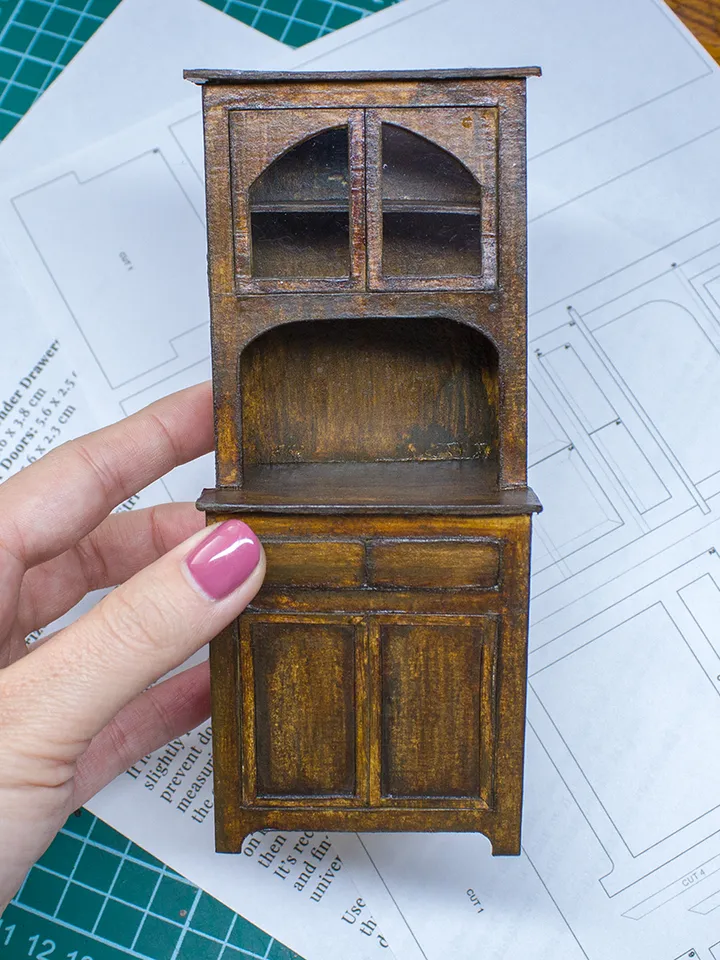 TEMPLATE Miniature kitchen cabinet in 1:12 scale.