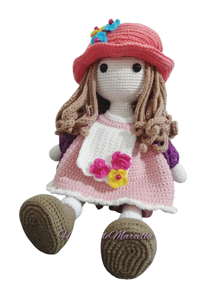 Martine Articulated Crochet Doll – 33 cm Handmade Amigurumi – Sewn Dress & Removable Hat – Cotton Yarn – Collectible Gift – Peru