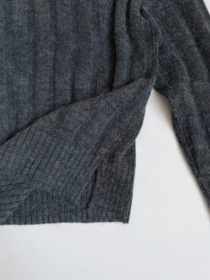 Women's grey alpaca sweater c-neck