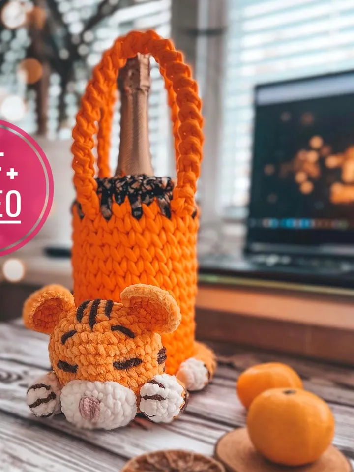 Wine Bottle Holder crochet pattern PDF and video tutorial, basket Tiger cub, crochet carrier, pouch, cover