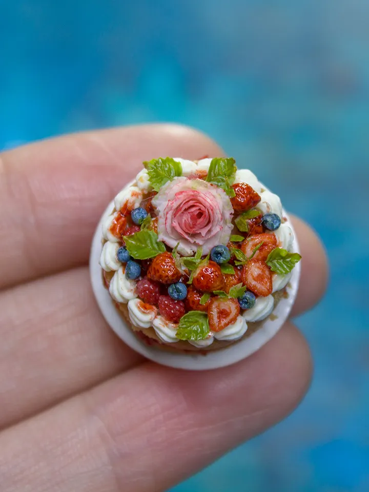 MINIATURE cake with rose and berries on a ceramic plate 2