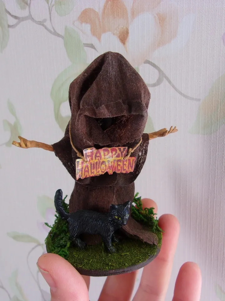 Witch figurine for decorating a dollhouse for Halloween. 1:12. Dollhouse miniature. 1:12. Handmade.