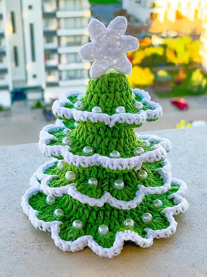 Crochet Christmas Tree Pattern, Beginner-Friendly Amigurumi Decor for DIY Holiday Decorations and Festive Gift Ideas