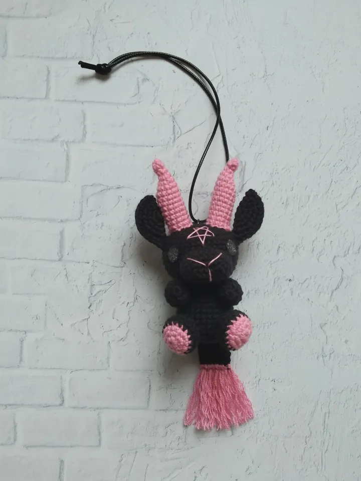Baphomet plushie car charm, gothic car accessories, hanging plush, creepy car decor, rear view mirror accessories, car interior, goth car, horror car decor, weird sharm, baphomet amigurumi car, baphomet crochet