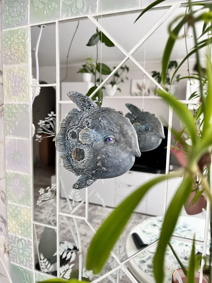 Papier-mâché toy
Fish Moon. Artistic toy made of papier-mâché - series “Sea”. Unique handmade interior decor. Unusual interior pendant for your collection.