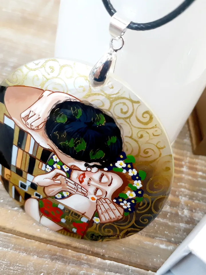 Pearl pendant necklace: The Kiss by Gustav Klimt painted on mother of pearl pendant • Aesthetic gift jewelry for passion couple in love