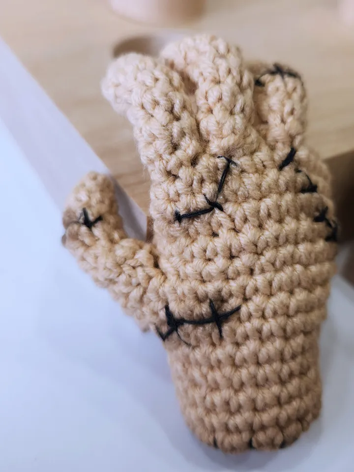 Thing crochet pattern from Wednesday -Photo tutorial of small hand from Wednesday with a heart