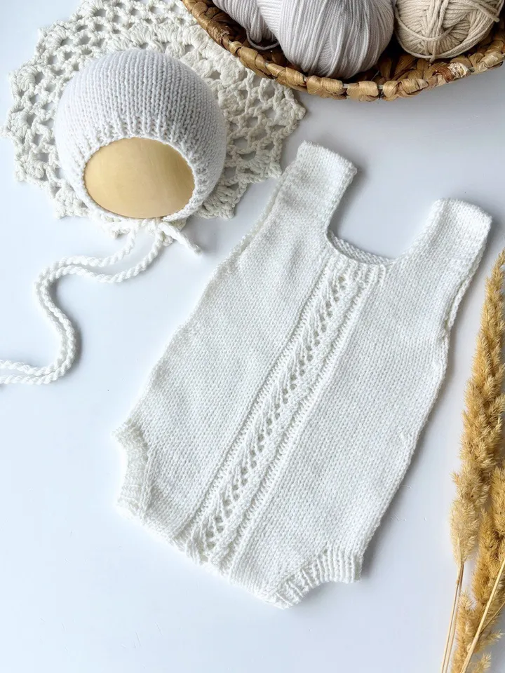 merino romper and bonnet. Knitprops. Newbotn photo props