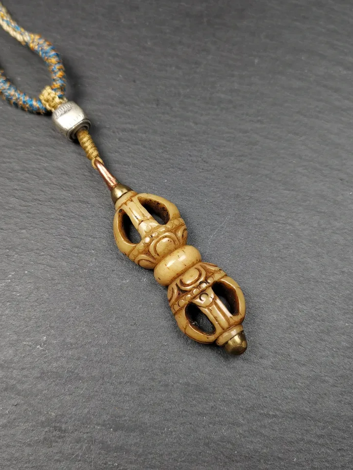Gandhanra Old Tibetan Kapala Leg Bone Vajra Amulet | Blessed Dorje Pendant | Hand-Carved Tibetan Artifact | 41mm × 17mm