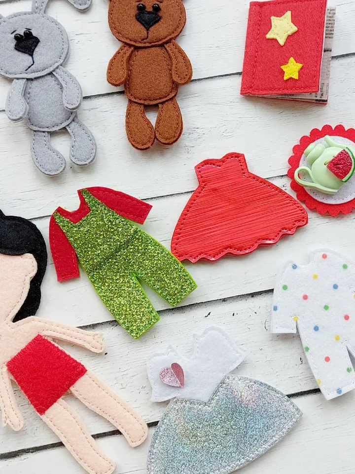 Dollhouse "Watermelon" Children's felt dollhouse with clothes and food set Portable fabric doll room