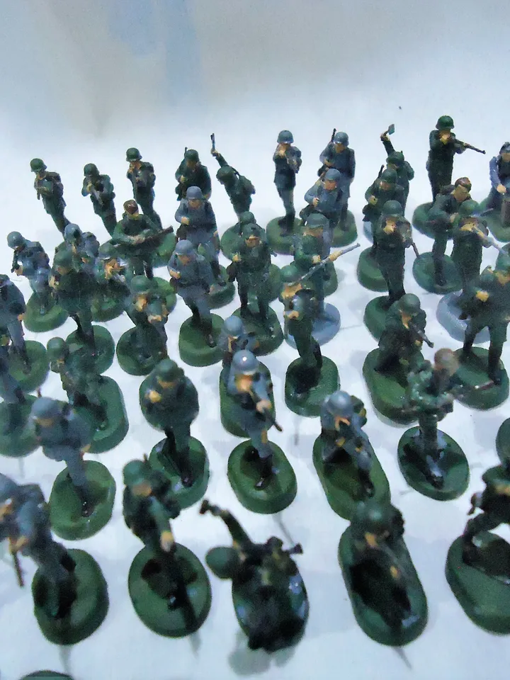 ZVEZDA 8078 GERMAN INFANTRY PLATOON 1942-1944 75 figures. Rare