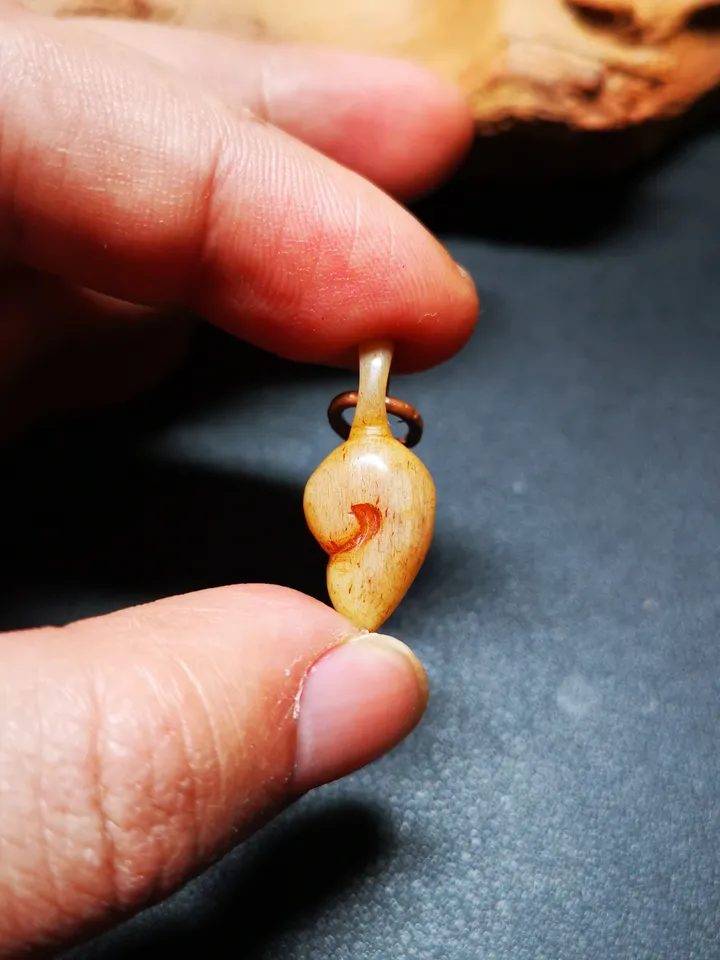 Gandhanra Tibetan Shankha Amulet,Yak Bone Carved Conch Bead Counter Clip Pendant for Mala, Prayer Bead Accessories